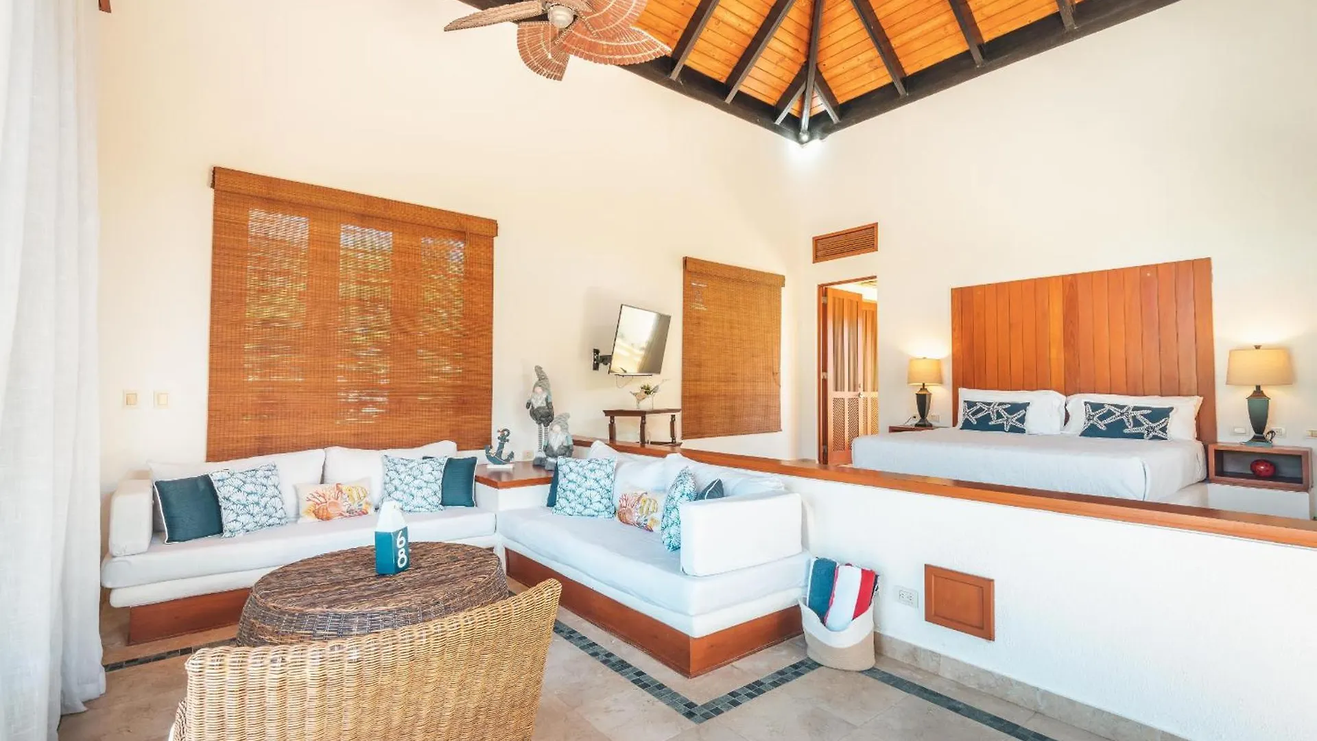 Fabulous Bungalow With Private Pool Caa location